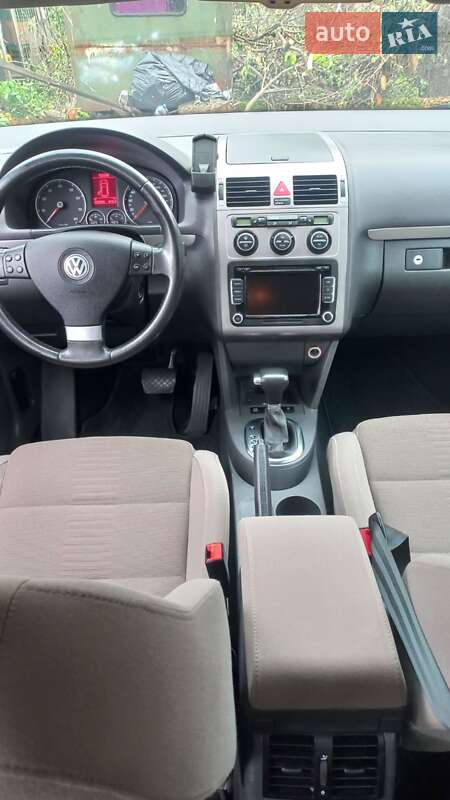 Минивэн Volkswagen Touran 2010 в Ахтырке