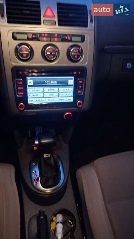 Минивэн Volkswagen Touran 2010 в Ахтырке