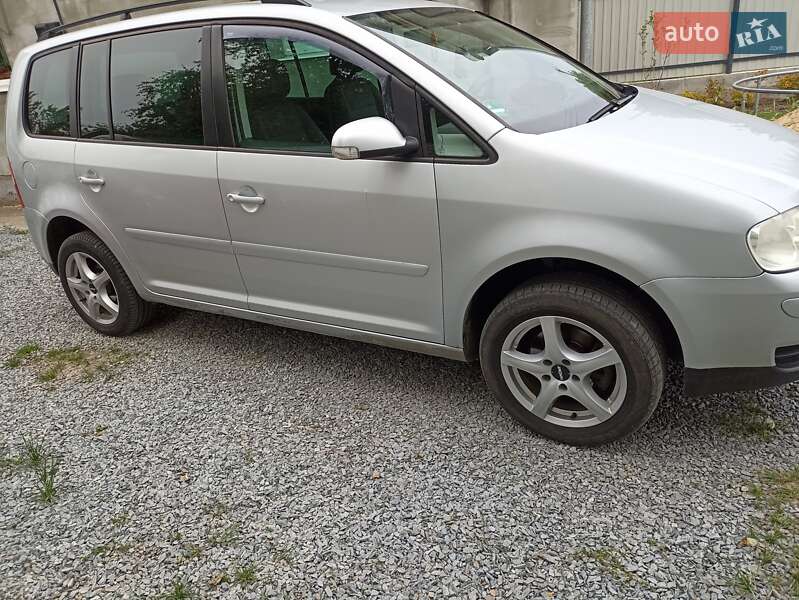 Мінівен Volkswagen Touran 2004 в Рівному
