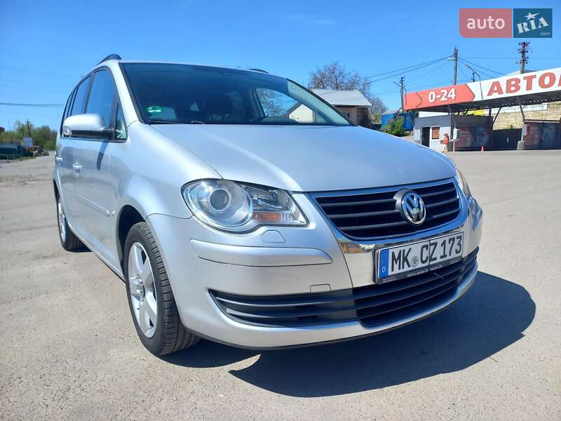 Минивэн Volkswagen Touran 2009 в Жмеринке