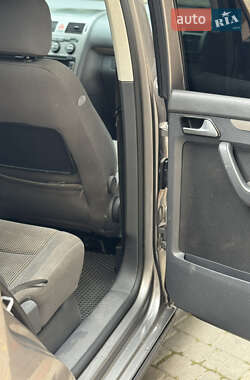 Минивэн Volkswagen Touran 2008 в 