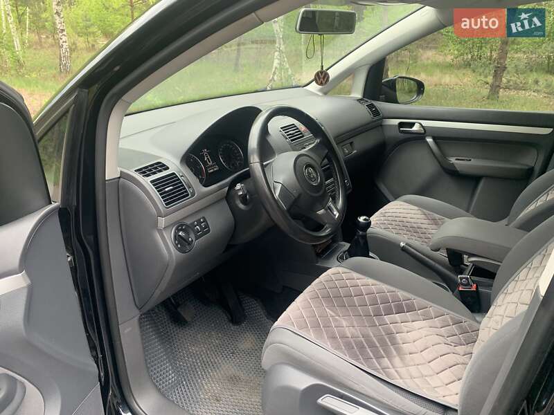 Мінівен Volkswagen Touran 2011 в Зарічному