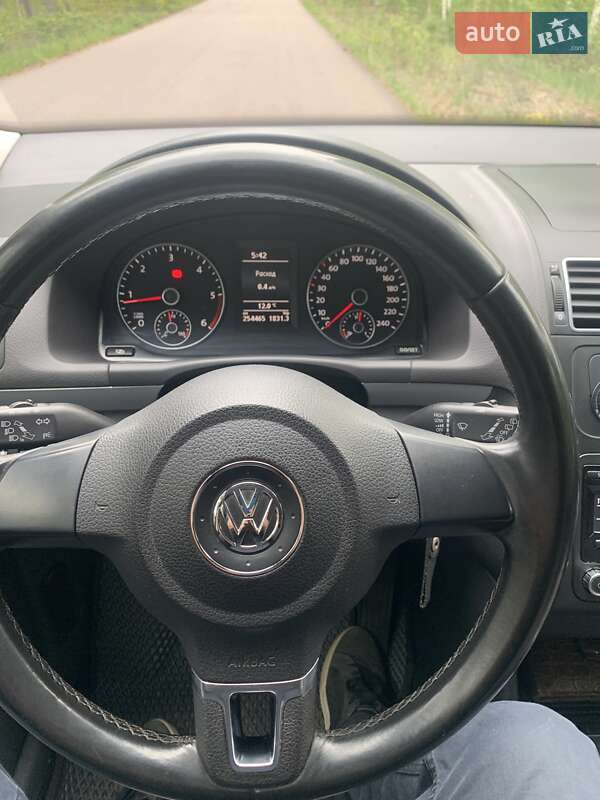 Мінівен Volkswagen Touran 2011 в Зарічному