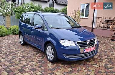 Минивэн Volkswagen Touran 2010 в Житомире