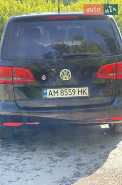 Мінівен Volkswagen Touran 2014 в 