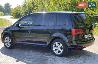 Мінівен Volkswagen Touran 2014 в 