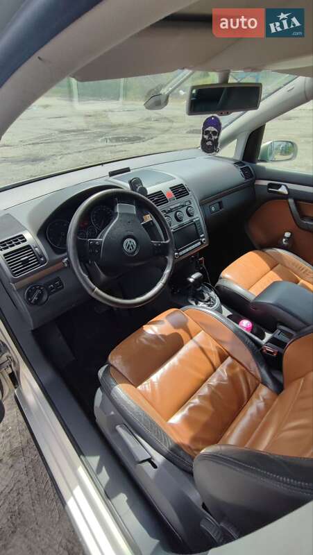 Минивэн Volkswagen Touran 2007 в 