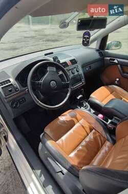 Минивэн Volkswagen Touran 2007 в 