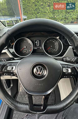 Микровэн Volkswagen Touran 2016 в 