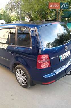 Минивэн Volkswagen Touran 2007 в 