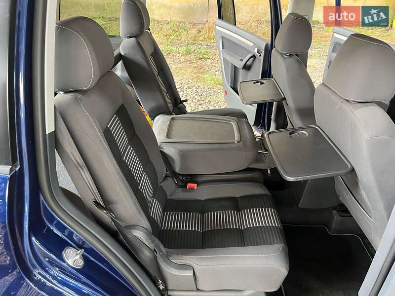 Мінівен Volkswagen Touran 2008 в Луцьку