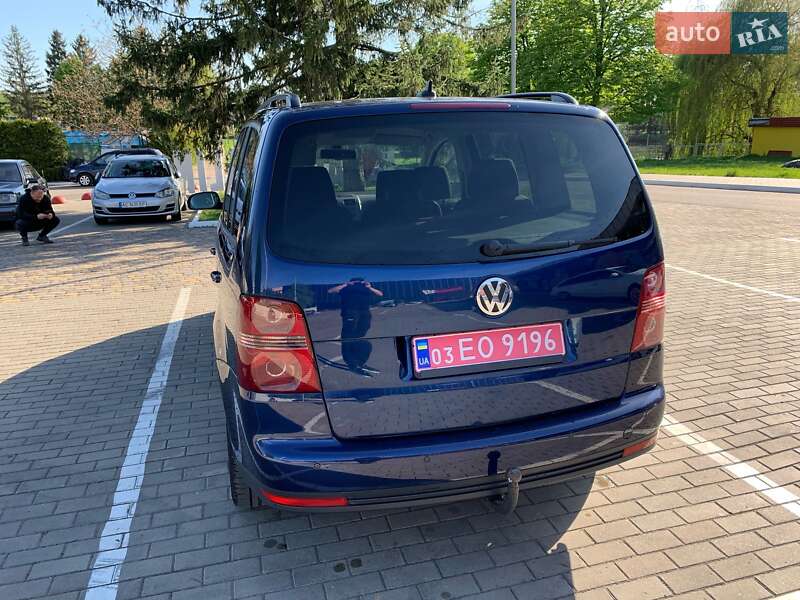 Мінівен Volkswagen Touran 2008 в Луцьку