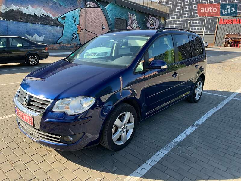 Мінівен Volkswagen Touran 2008 в Луцьку
