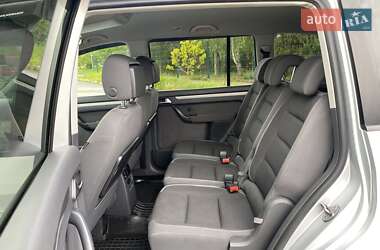 Мінівен Volkswagen Touran 2013 в 