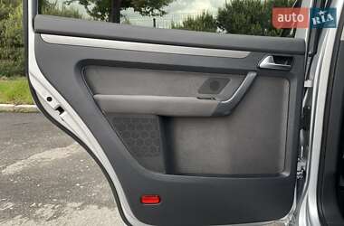 Мінівен Volkswagen Touran 2013 в 
