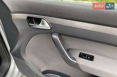 Мінівен Volkswagen Touran 2013 в 