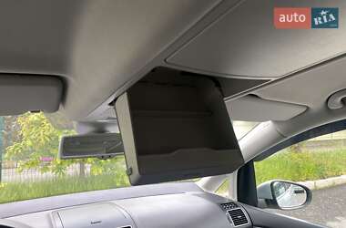 Мінівен Volkswagen Touran 2013 в 