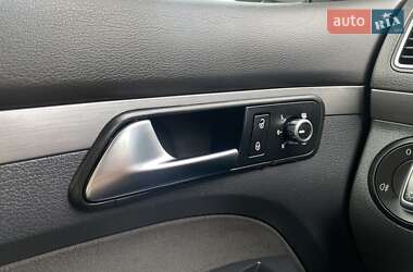 Мінівен Volkswagen Touran 2013 в 