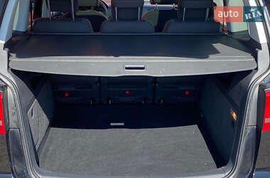 Мінівен Volkswagen Touran 2012 в 