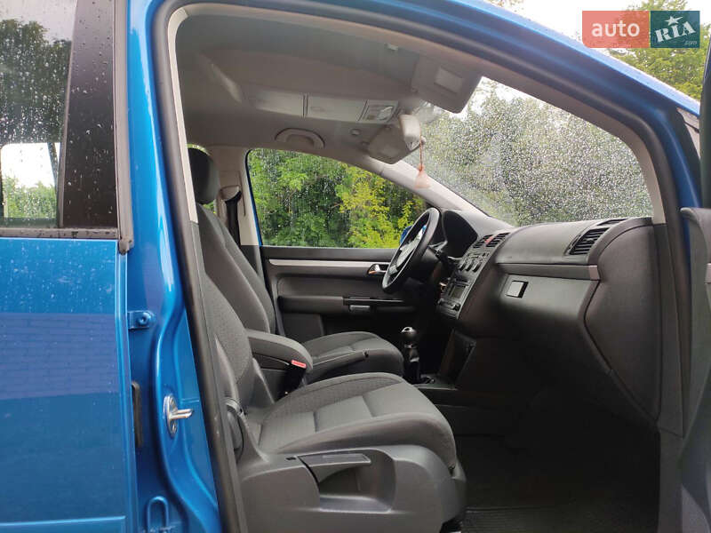 Минивэн Volkswagen Touran 2005 в Красилове