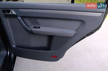 Мінівен Volkswagen Touran 2013 в 