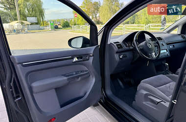 Мінівен Volkswagen Touran 2012 в 
