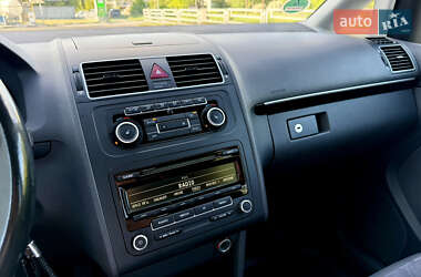 Мінівен Volkswagen Touran 2012 в 
