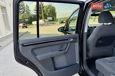 Мінівен Volkswagen Touran 2012 в 