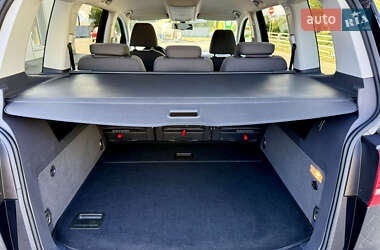Мінівен Volkswagen Touran 2012 в 