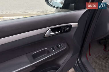 Мінівен Volkswagen Touran 2015 в 