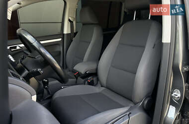 Мінівен Volkswagen Touran 2012 в 