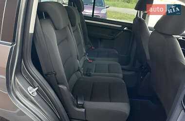 Мінівен Volkswagen Touran 2012 в 