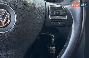 Мінівен Volkswagen Touran 2012 в 