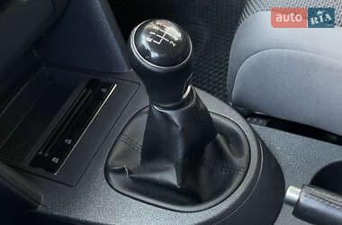 Мінівен Volkswagen Touran 2012 в 