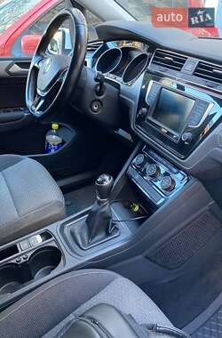 Микровэн Volkswagen Touran 2016 в Киеве
