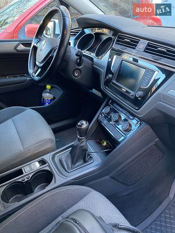 Мікровен Volkswagen Touran 2016 в Києві