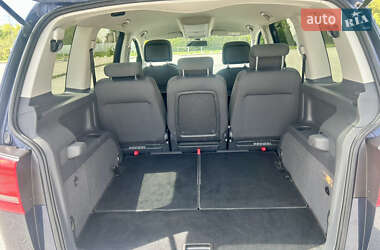 Мінівен Volkswagen Touran 2014 в 