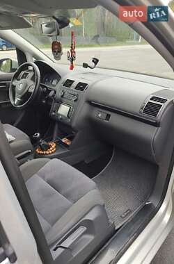 Минивэн Volkswagen Touran 2011 в 