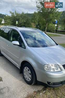 Минивэн Volkswagen Touran 2006 в Черновцах
