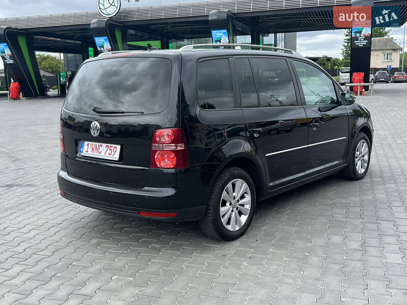 Мінівен Volkswagen Touran 2010 в Луцьку