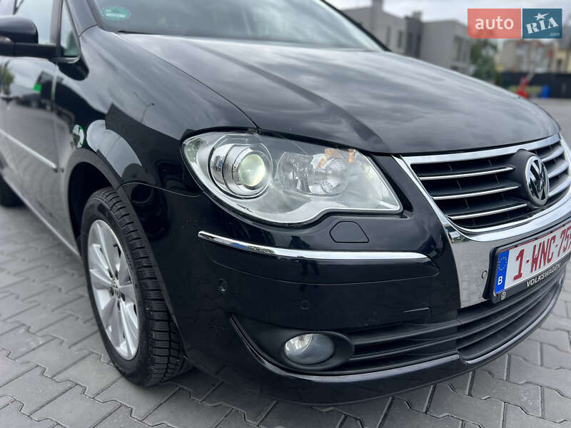 Мінівен Volkswagen Touran 2010 в Луцьку