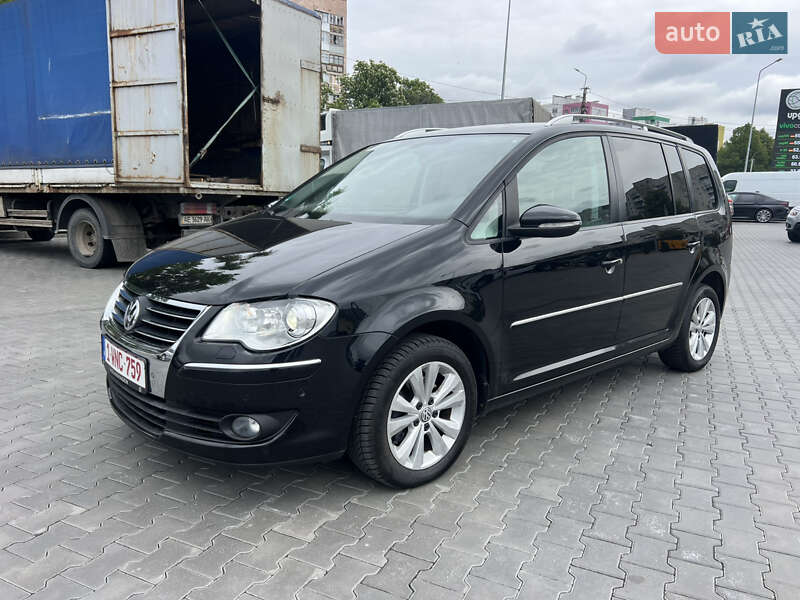 Мінівен Volkswagen Touran 2010 в Луцьку