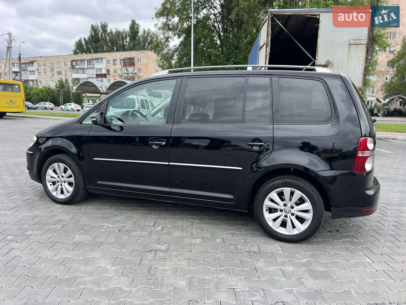 Мінівен Volkswagen Touran 2010 в Луцьку