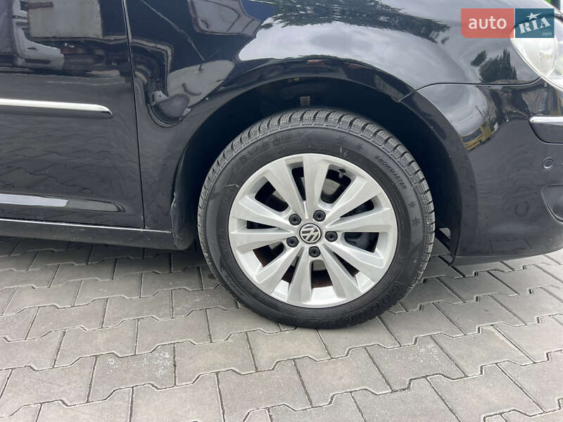 Мінівен Volkswagen Touran 2010 в Луцьку