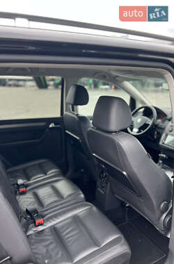 Минивэн Volkswagen Touran 2010 в 
