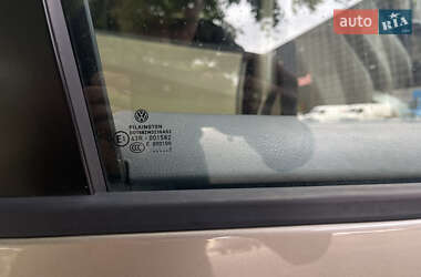 Минивэн Volkswagen Touran 2012 в 