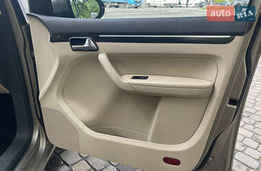 Минивэн Volkswagen Touran 2012 в 