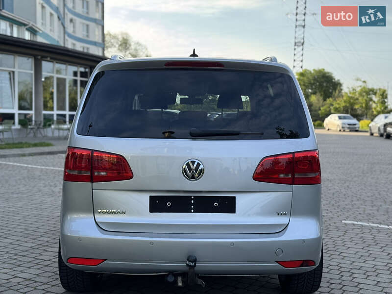Мінівен Volkswagen Touran 2010 в Івано-Франківську