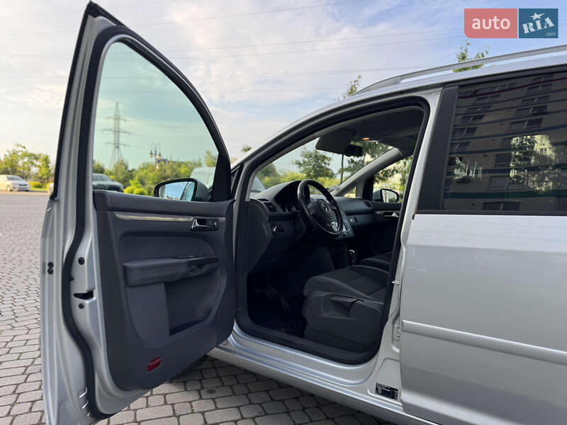 Мінівен Volkswagen Touran 2010 в Івано-Франківську