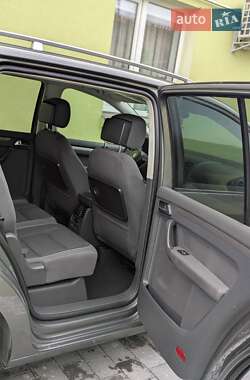 Мінівен Volkswagen Touran 2013 в 
